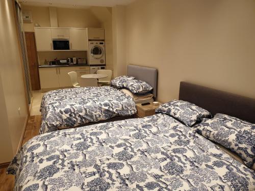 London Luxury 2 bed studio 4 mins from Ilford Stn FREE parking WiFi garden access — 4-Star Luxury Hotel in Ilford, United Kingdom