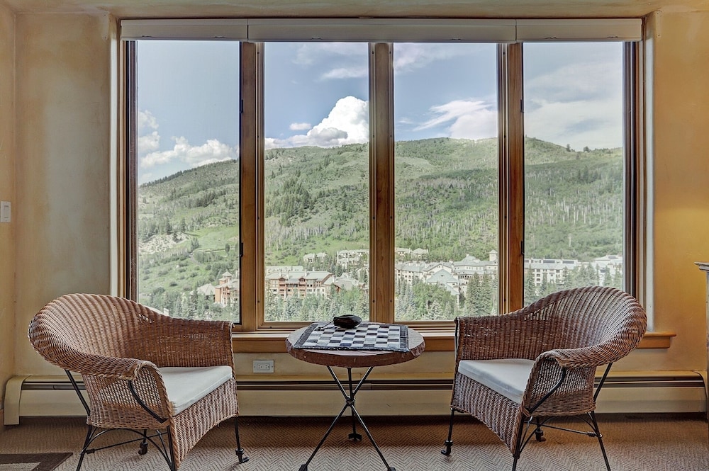 Amazing 2 Br Unit In Beaver Creek Out Of A Western Movie Condo — 4-Star Luxury Hotel in Beavercreek, United States