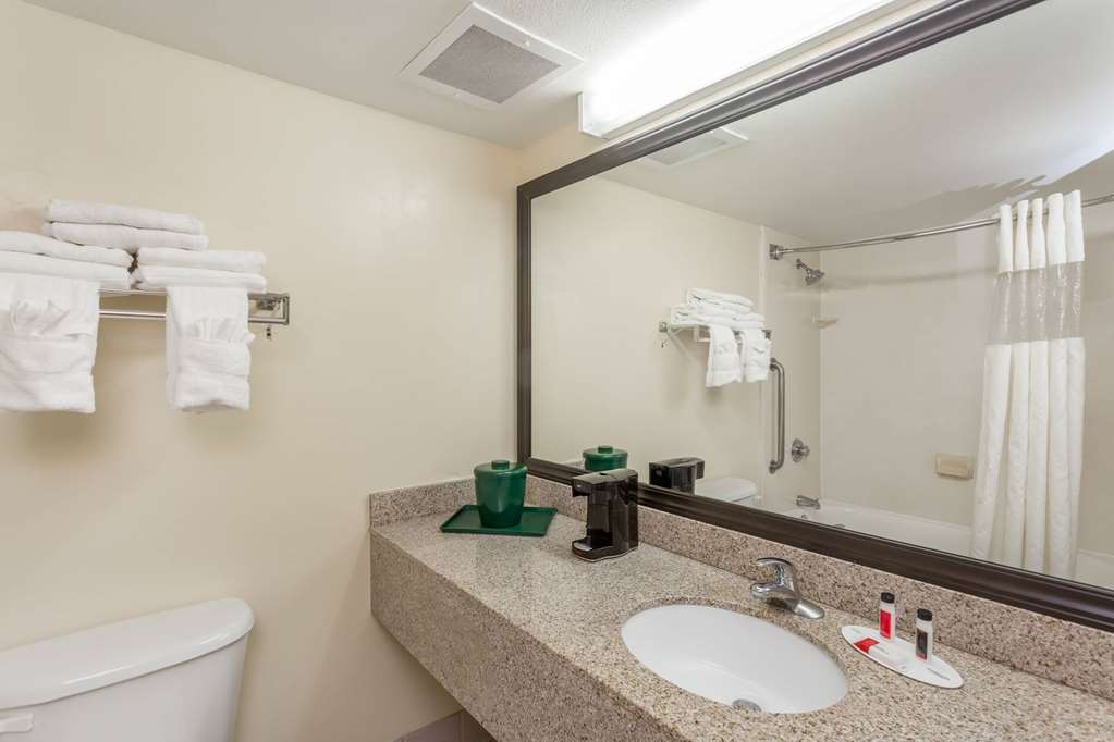 Baymont by Wyndham Fort Myers Airport - photo 10