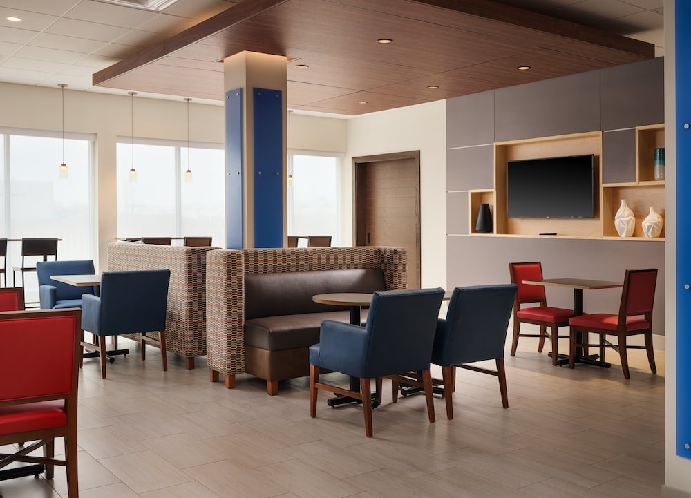 Holiday Inn Express & Suites Lockport by IHG - photo 29