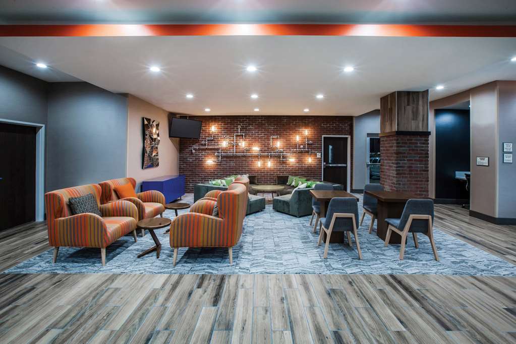 La Quinta Inn & Suites by Wyndham Owasso - photo 4