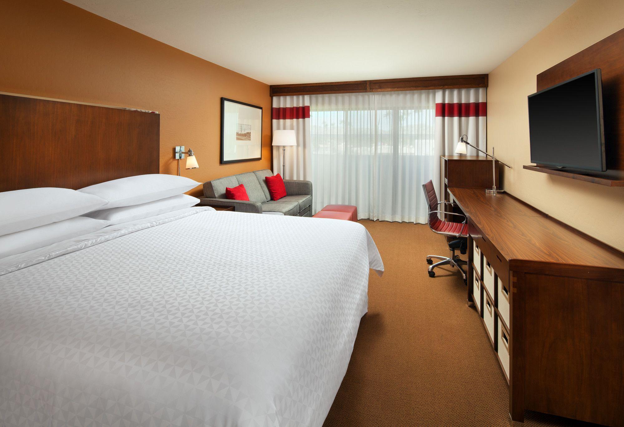 Four Points by Sheraton Phoenix South Mountain - photo 12