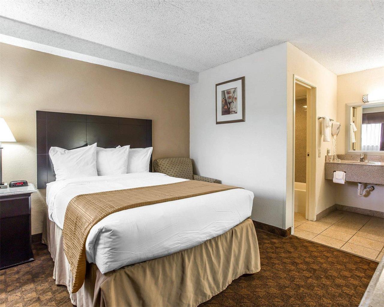 Quality Inn & Suites Coliseum - photo 13