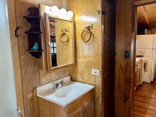 Knotty Pine: A Cute Ruidoso Classic with a Private Hot Tub in Ruidoso, United States