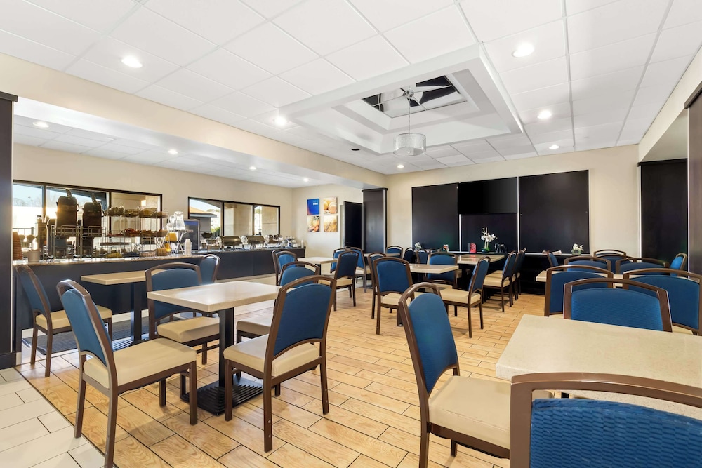 Comfort Suites Lumberton North - photo 31