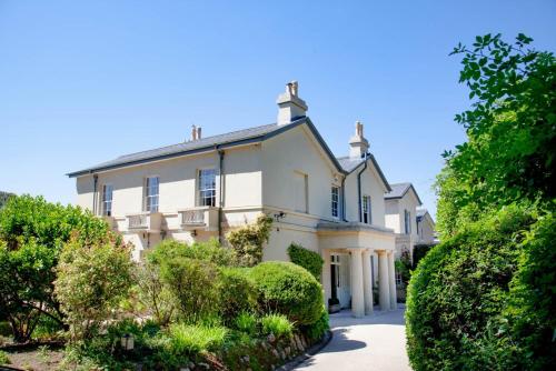 St Anne's Manor Luxury Villa with Hot Tub — 4-Star Luxury Hotel in Torquay, United Kingdom