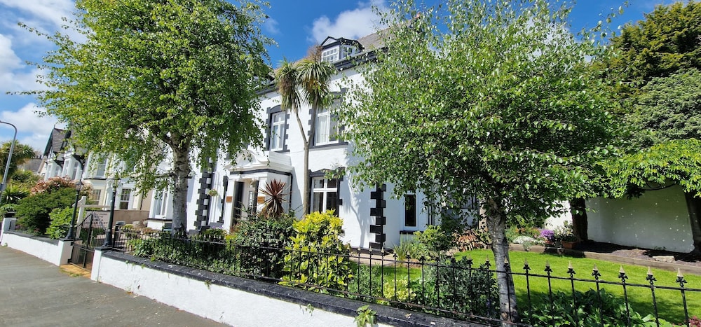 Holcombe House — 4-Star Luxury Hotel in Llandudno, United Kingdom