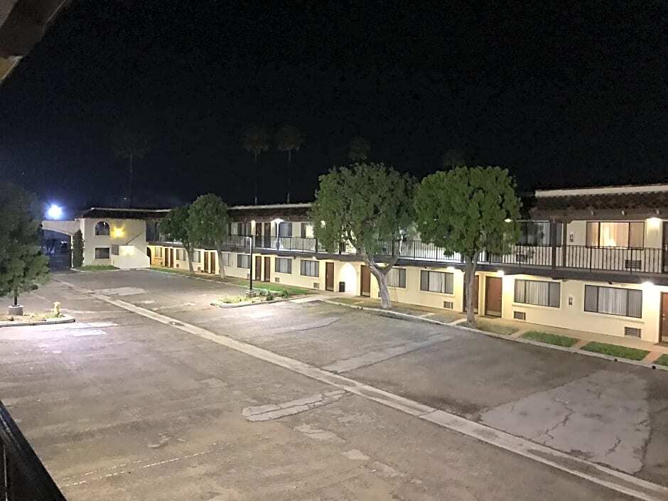 Channel Islands Inn - photo 15