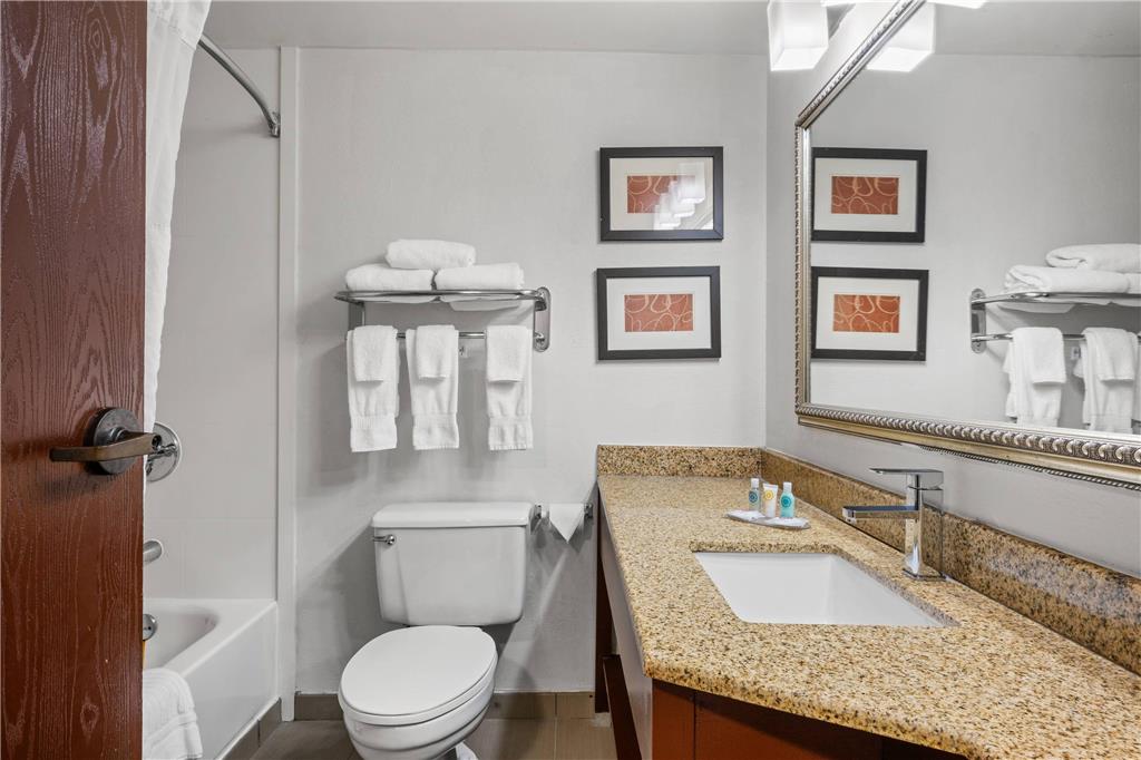 Comfort Suites Near Casinos Norwich Uncasville CT - photo 32