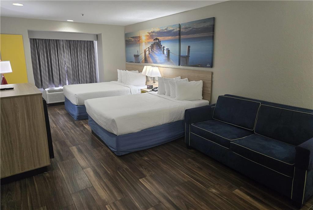 Days Inn & Suites by Wyndham Tampa Raymond James Stadium - photo 59