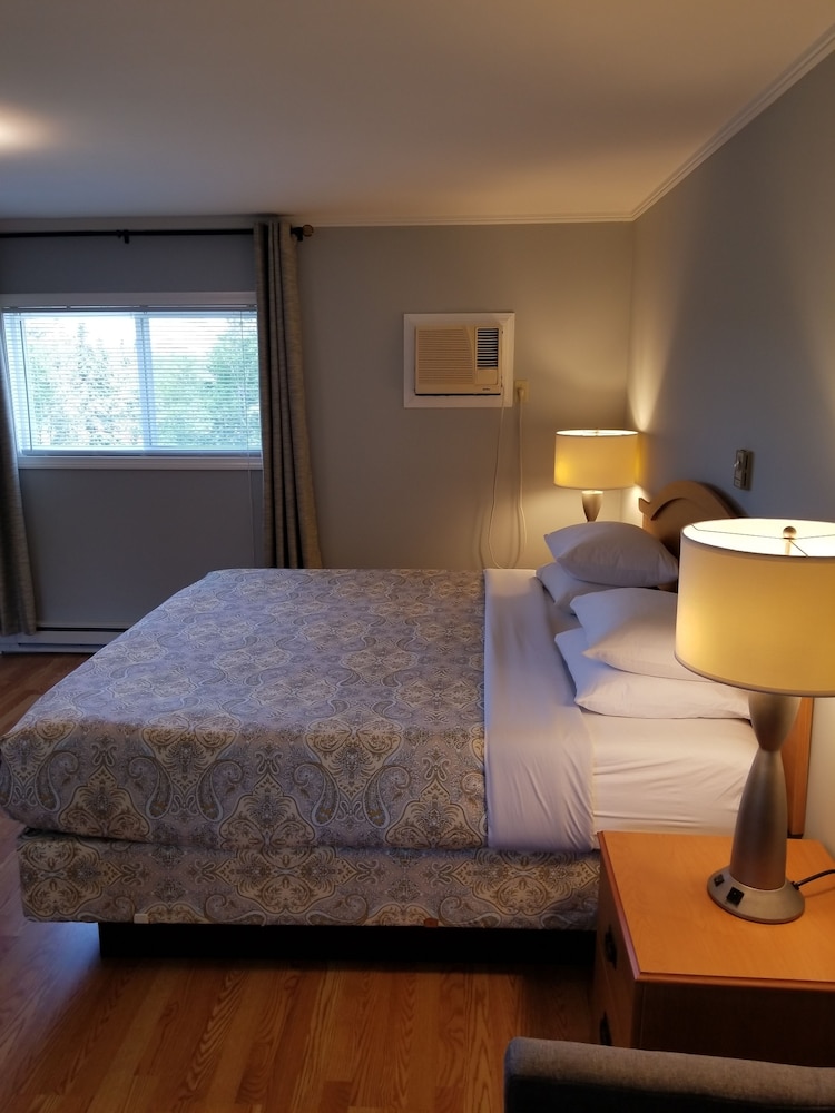 Beach Cove Waterfront Inn - photo 10