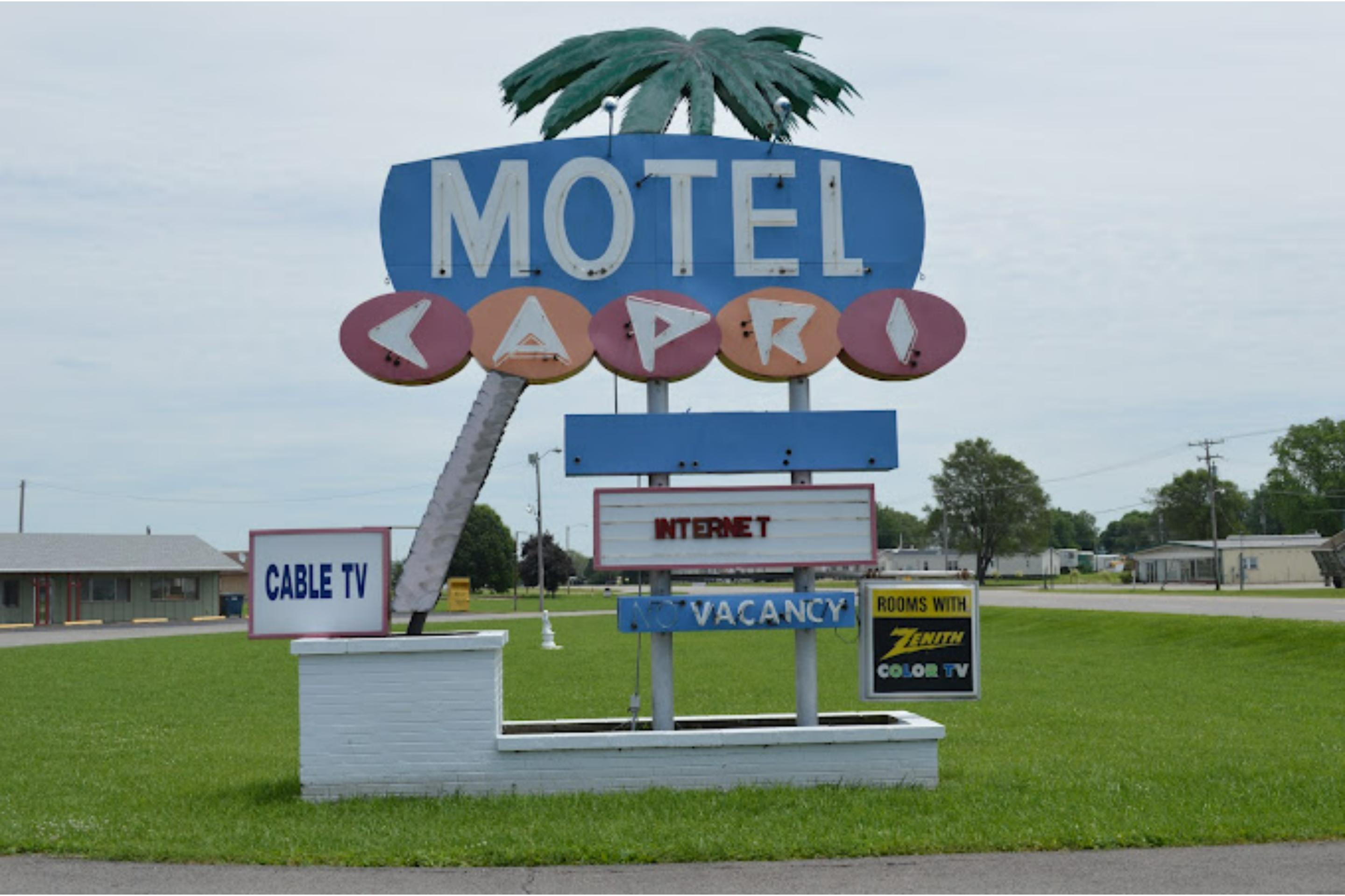Capri Motel By OYO Elwood Wathena - photo 25
