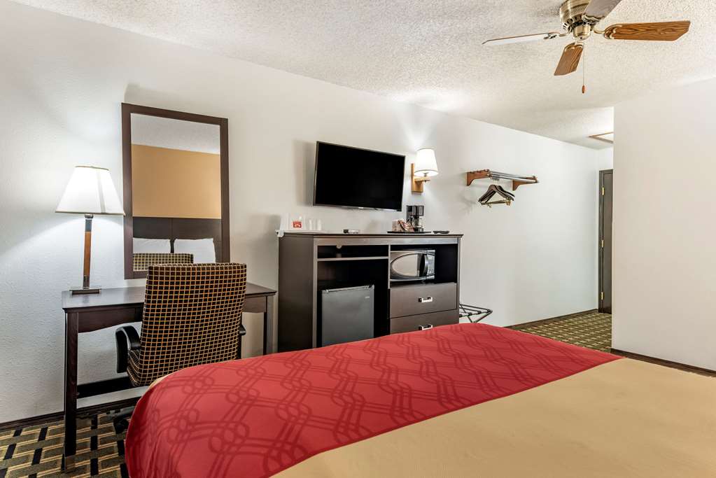 Econo Lodge La Junta - photo 11