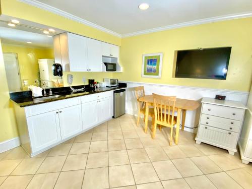 Island Inn of Atlantic Beach - photo 13