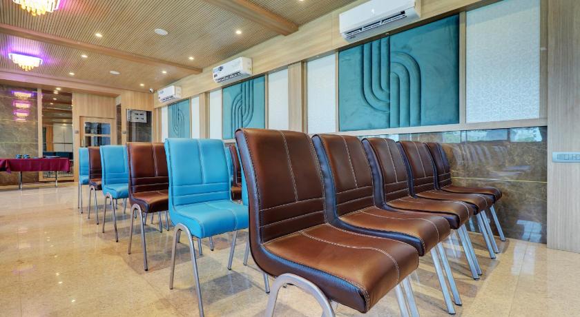 Hotel Flysky Rooms & Banquets