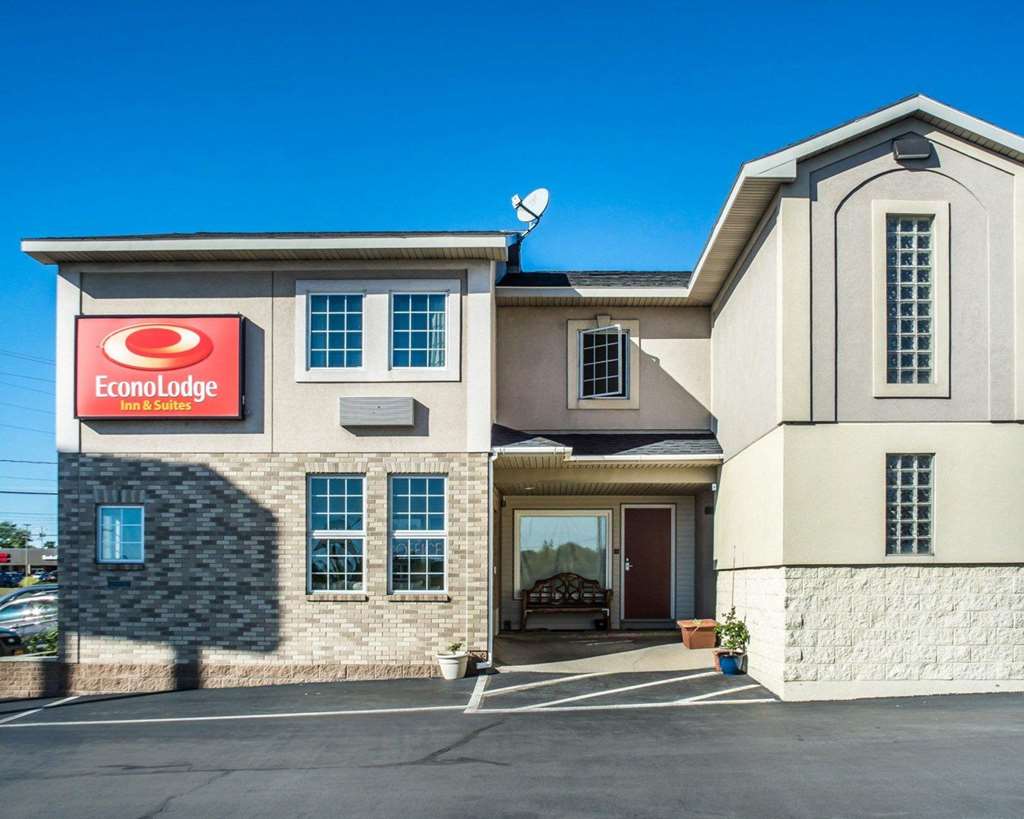 Econo Lodge Inn & Suites North Syracuse Airport in North Syracuse, United States