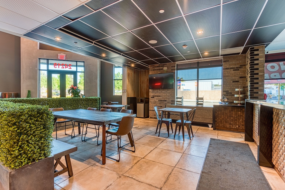 Hotel Lexen Newhall - photo 52