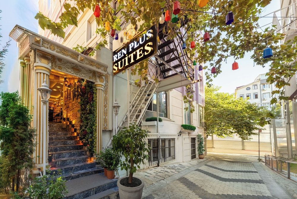 Rotana Hotel — 5-Star Luxury Hotel in Istanbul, Turkey