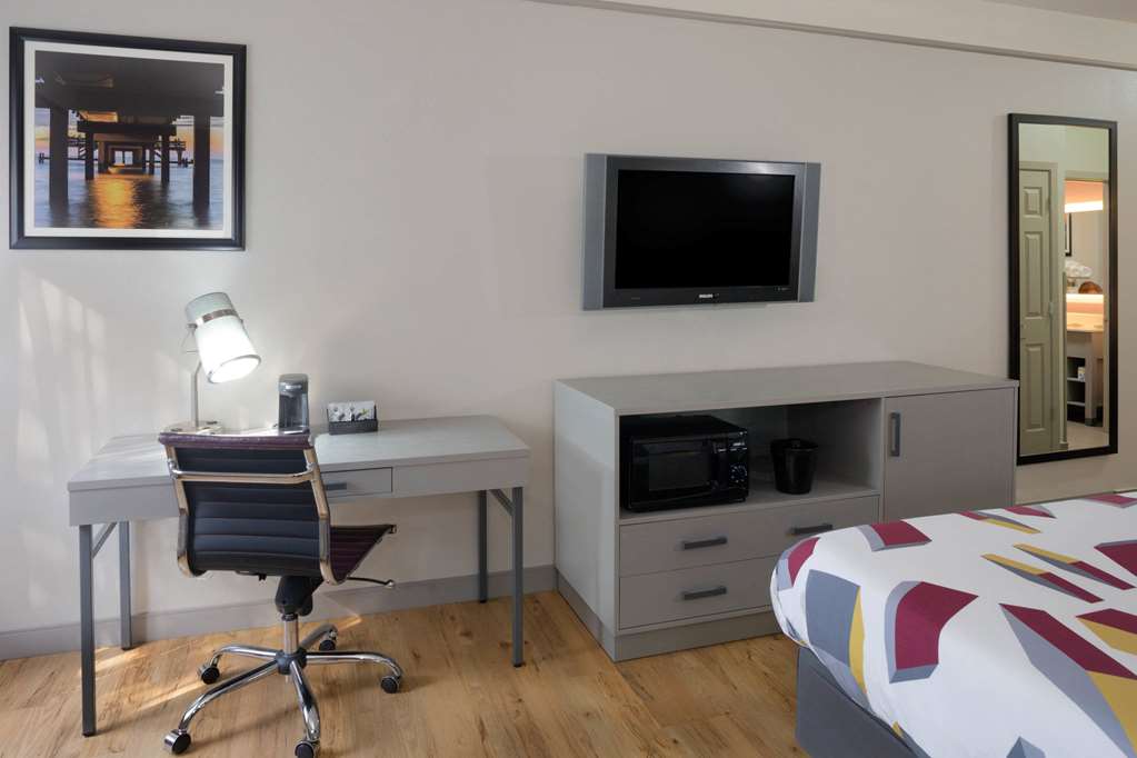 La Quinta Inn & Suites by Wyndham Mobile Daphne - photo 12