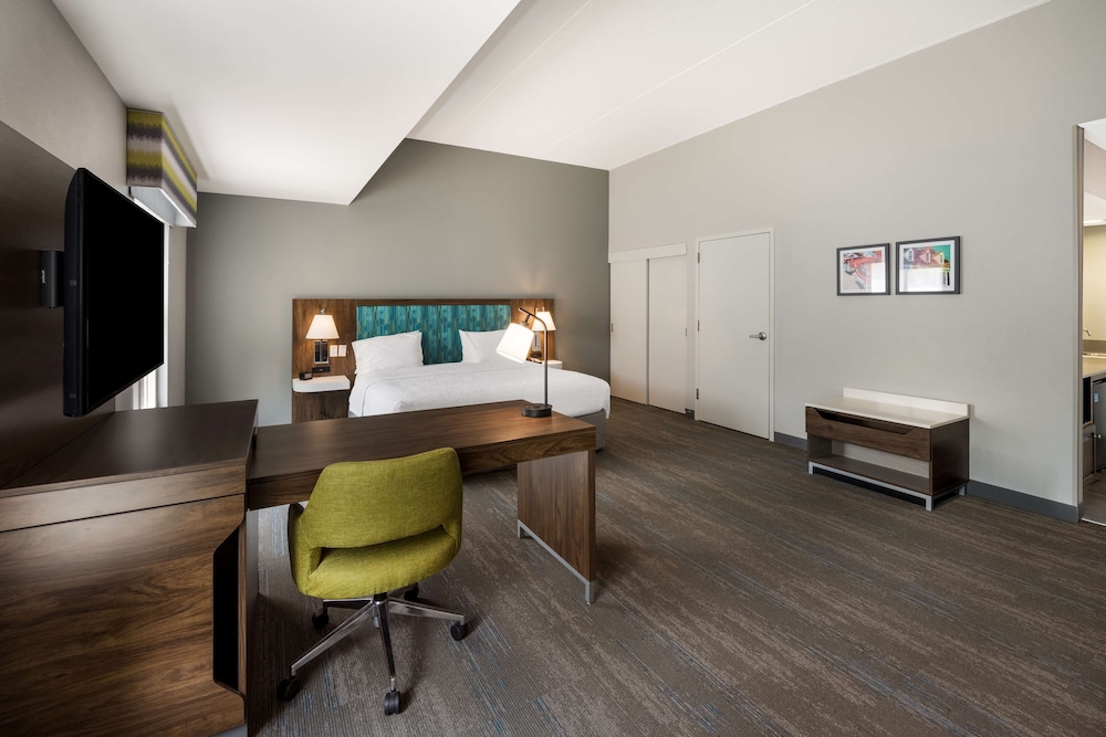 Hampton Inn & Suites Fredericksburg at Celebrate Virginia - photo 34