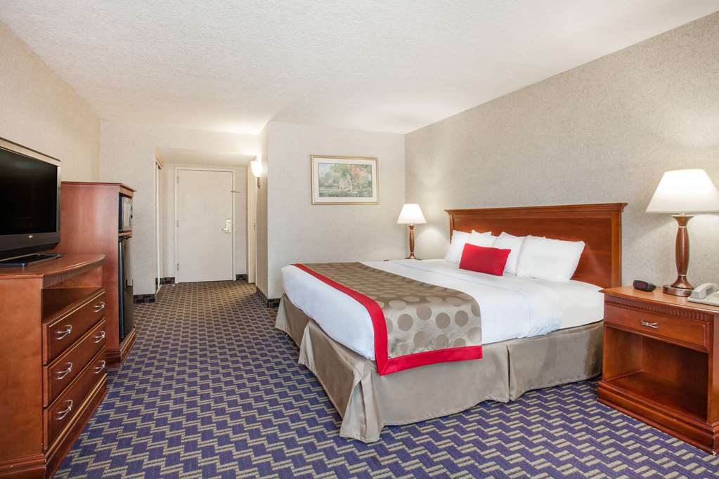 Ramada by Wyndham Jacksonville I 95 by Butler Blvd - photo 41