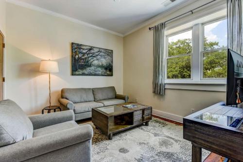 Loft steps from City Hall and River Street — 4-Star Luxury Hotel in Savannah, United States