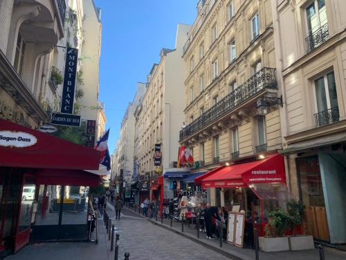 Paris rare pearl 5e Notre Dame Saint Michel