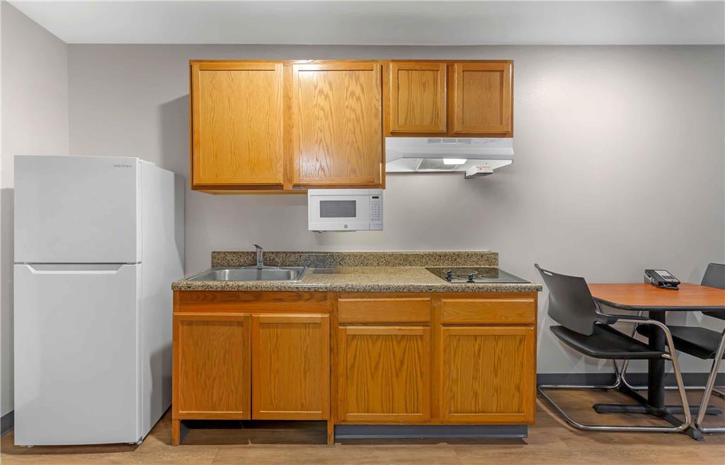 Extended Stay America Select Suites Fort Myers Northeast - photo 28