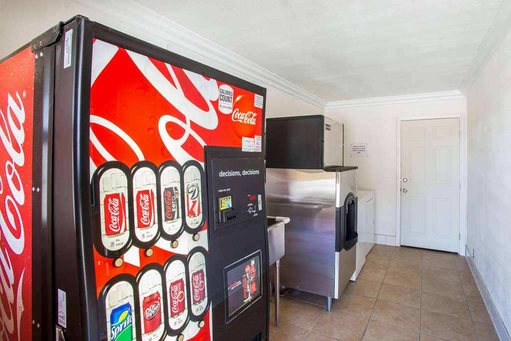 Rodeway Inn Adelanto US 395 - photo 22