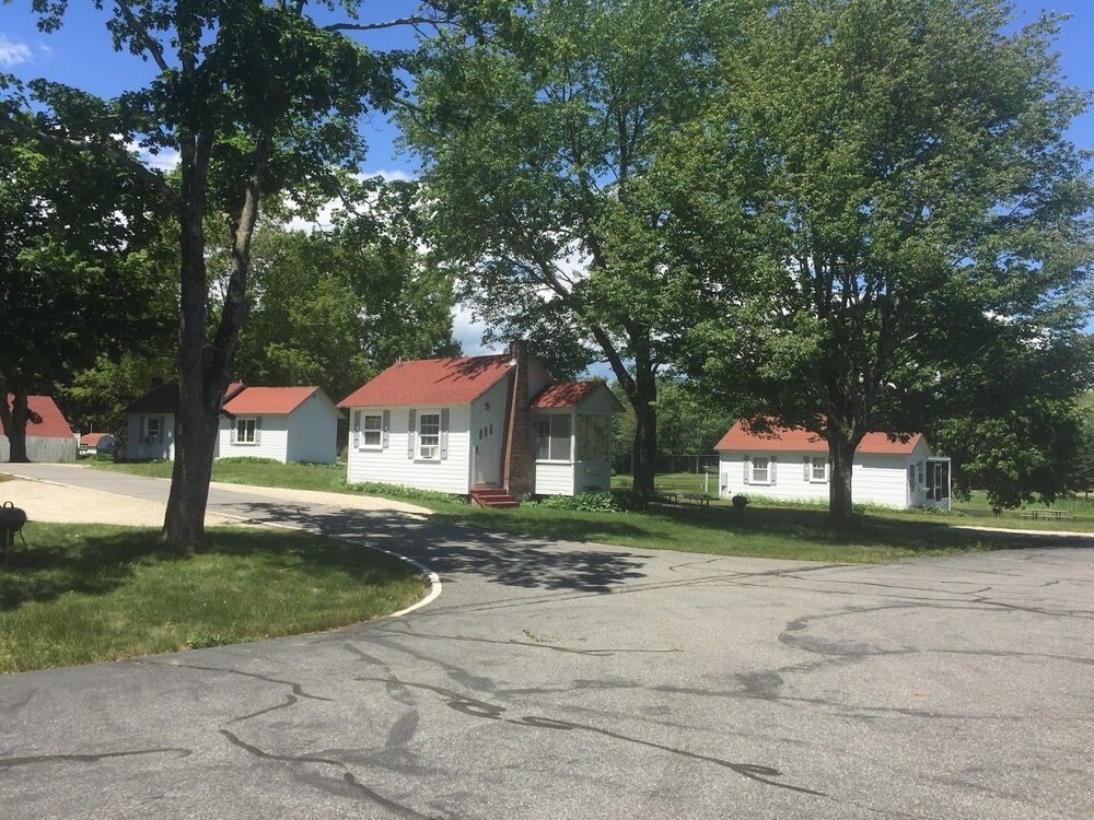 Eden Village Motel & Cottages - photo 15