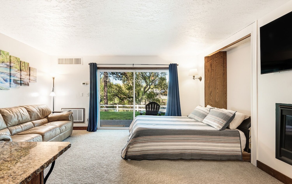 Bend Riverside Inn & Suites - photo 105