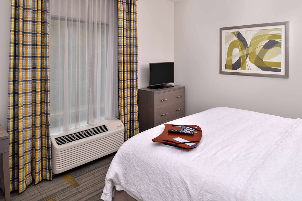 Hampton Inn & Suites Shelby - photo 16