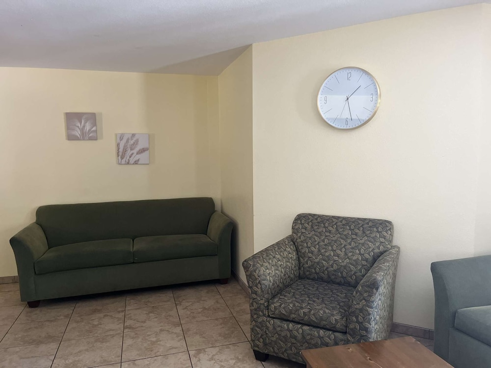 Amber's Inn & Suites - photo 12