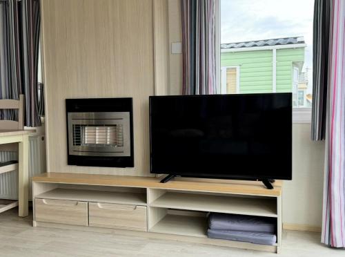 PG177 Golden Palm Resort 8 Berth Caravan With Decking in Chapel Saint Leonards, United Kingdom