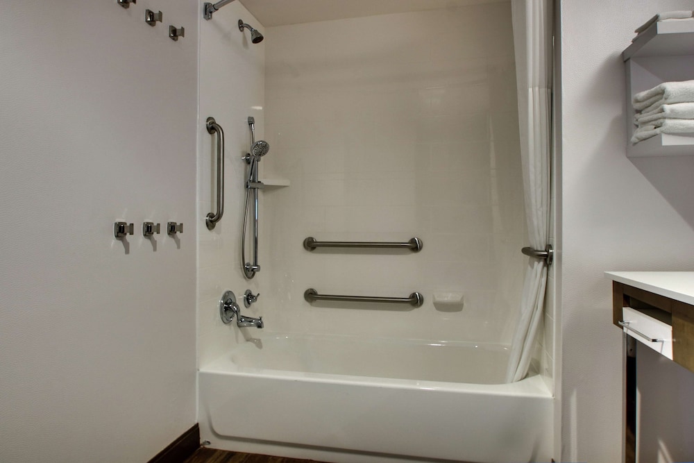 Hampton Inn & Suites Southport - photo 30