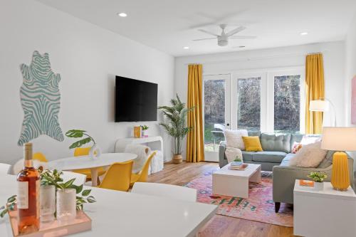 Starburst An Atomic Ridge Home — 4-Star Luxury Hotel in Chattanooga, United States