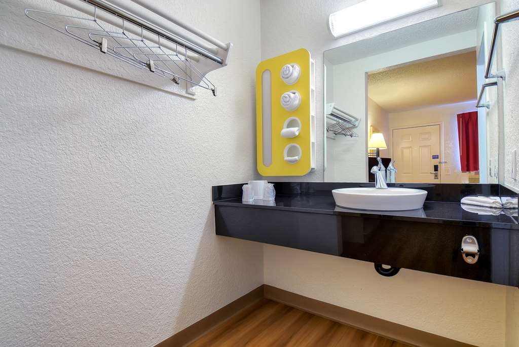 Motel 6 Rowland Heights CA Los Angeles Pomona - photo 18