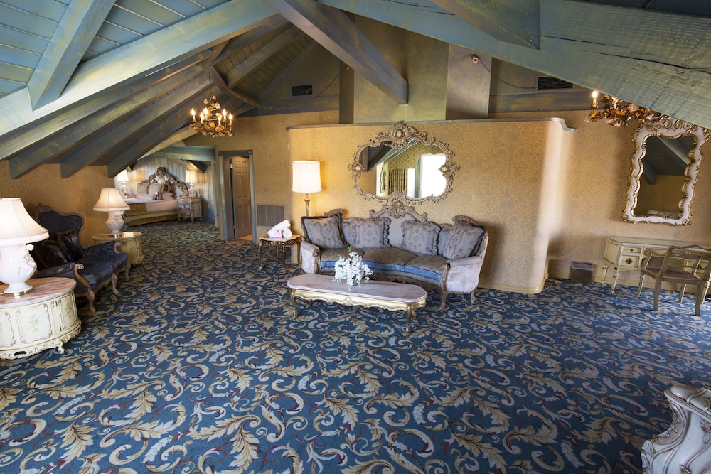 Madonna Inn - photo 94