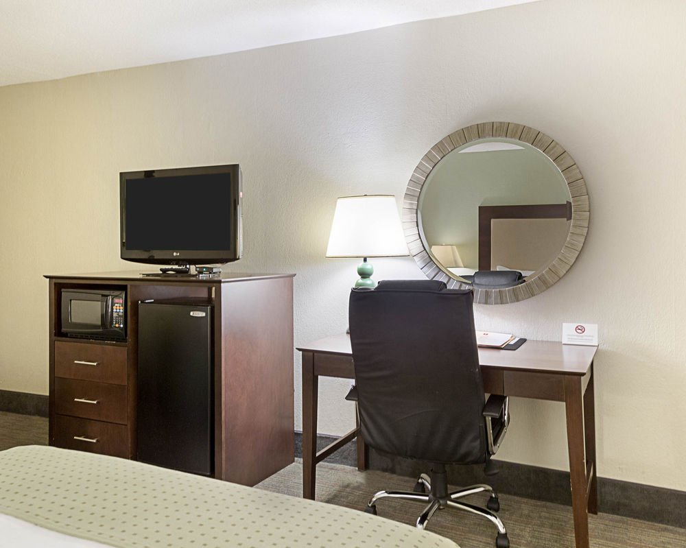 Clarion Inn & Suites Conference Center - photo 22