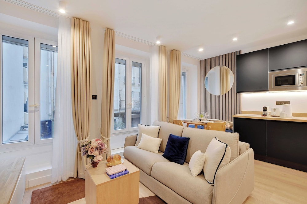 Magnificent Apartment 2br 4p Place des Vosges — 4-Star Luxury Hotel in Paris, France