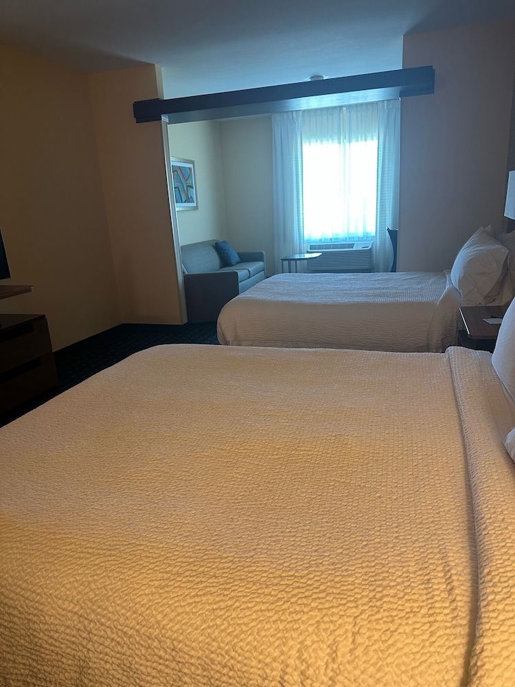 Fairfield Inn & Suites by Marriott Hollister - photo 16