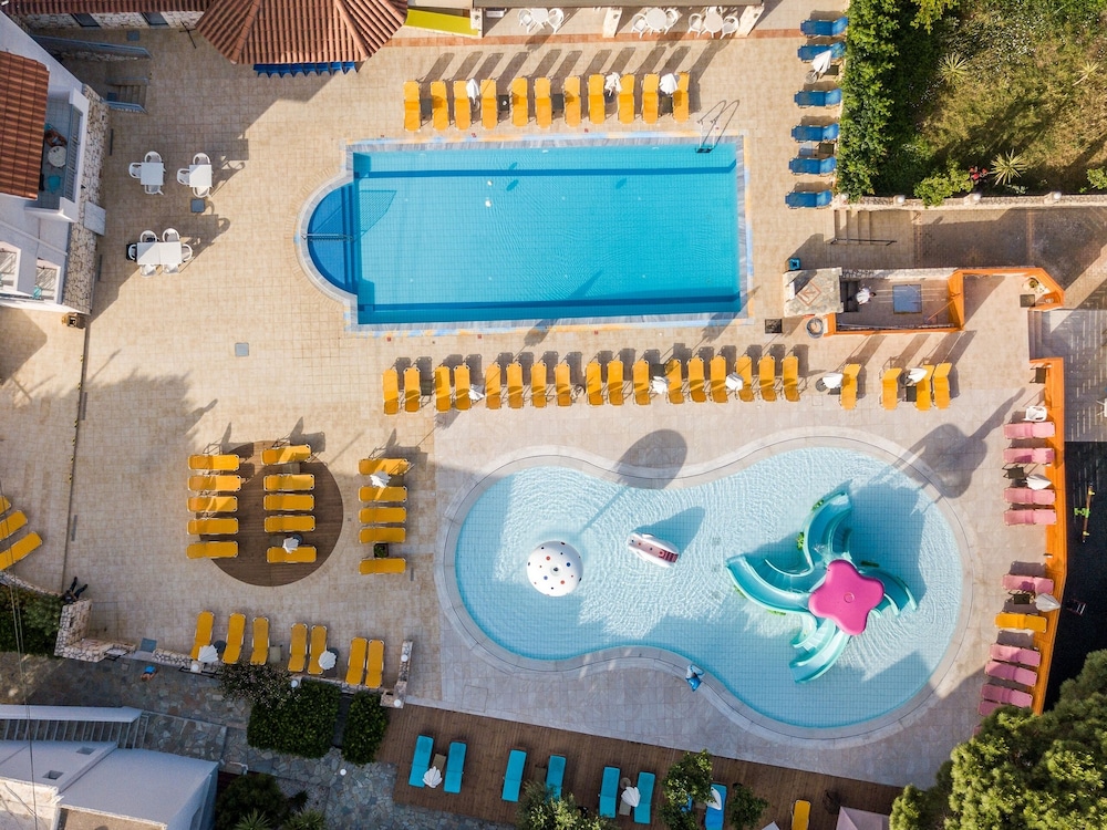 Eurohotel Katrin Hotel & Bungalows — 4-Star Luxury Hotel in Hersonissos, Greece