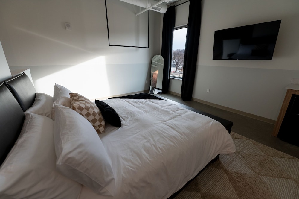 Arch and Cable Hotel - photo 11