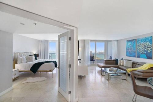 Good Morning Beautiful Direct Water Views — 4-Star Luxury Hotel in Miami, United States
