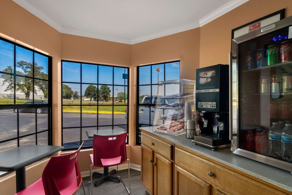 Econo Lodge Cornersville - photo 3