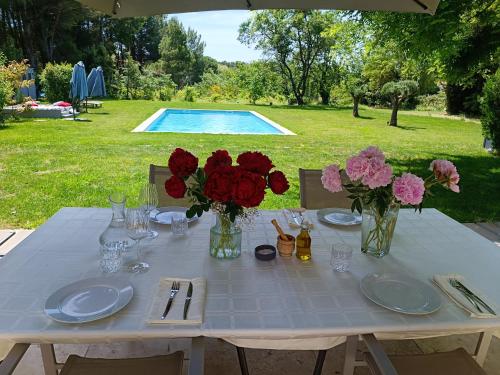 Ville au calme en Provence piscine privée spa jeux proche Ventoux in Carpentras, France