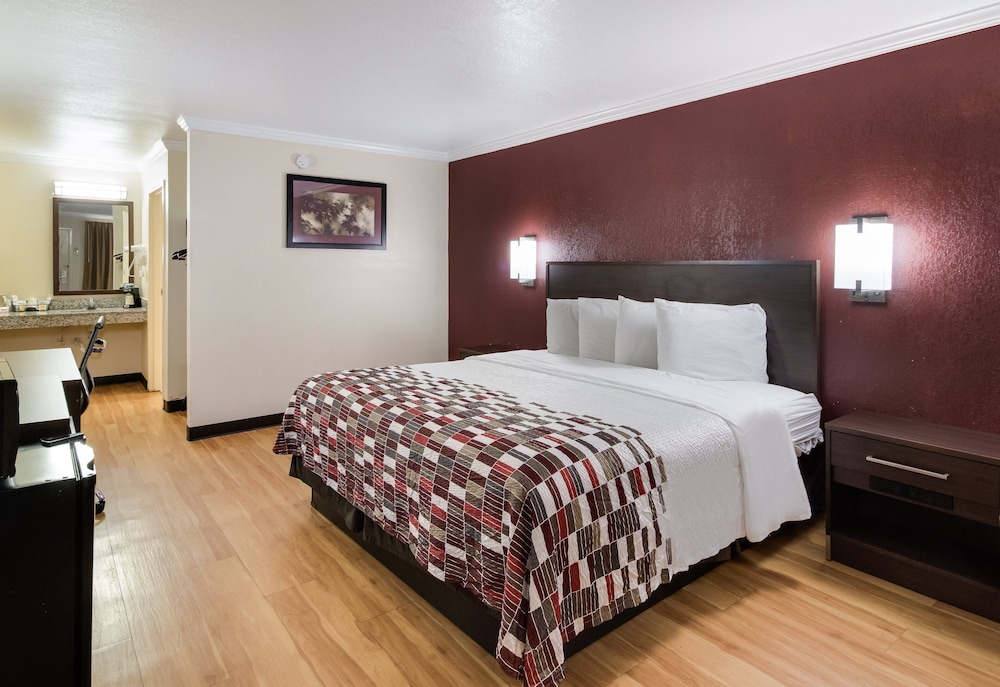 Red Roof Inn & Suites Commerce Athens - photo 7