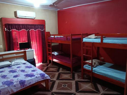 Alojamiento LyK habitación 1 in Carmen Del Parana, Paraguay