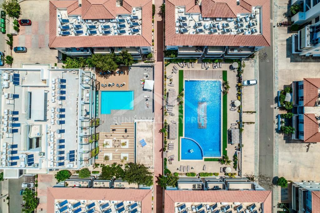 SunnyVillas: 2BR Mythical Apt Swimming Pool AK04
