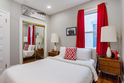 Mid Century Marvel Steps from Restaurants Bars and Markets 3BR & 2BA in Washington, United States